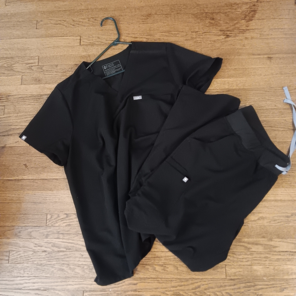 Figs Classic Black Scrub Set